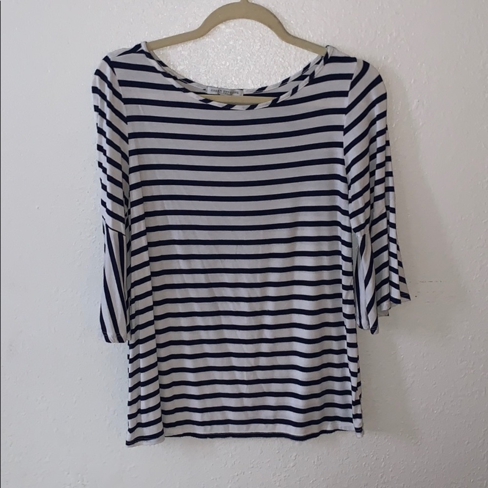 Quarter sleeve striped shirt